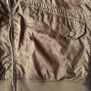 H&M Divide Men’s Olive Hooded Windbreaker Medium